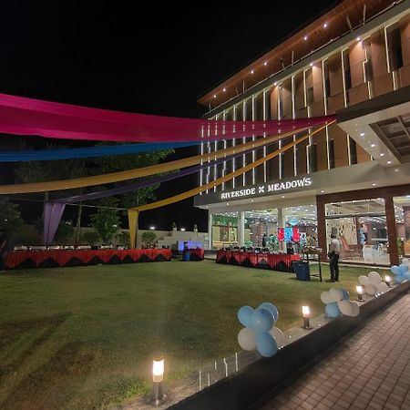 Riverside Meadows Hotel Vidisha Exterior photo