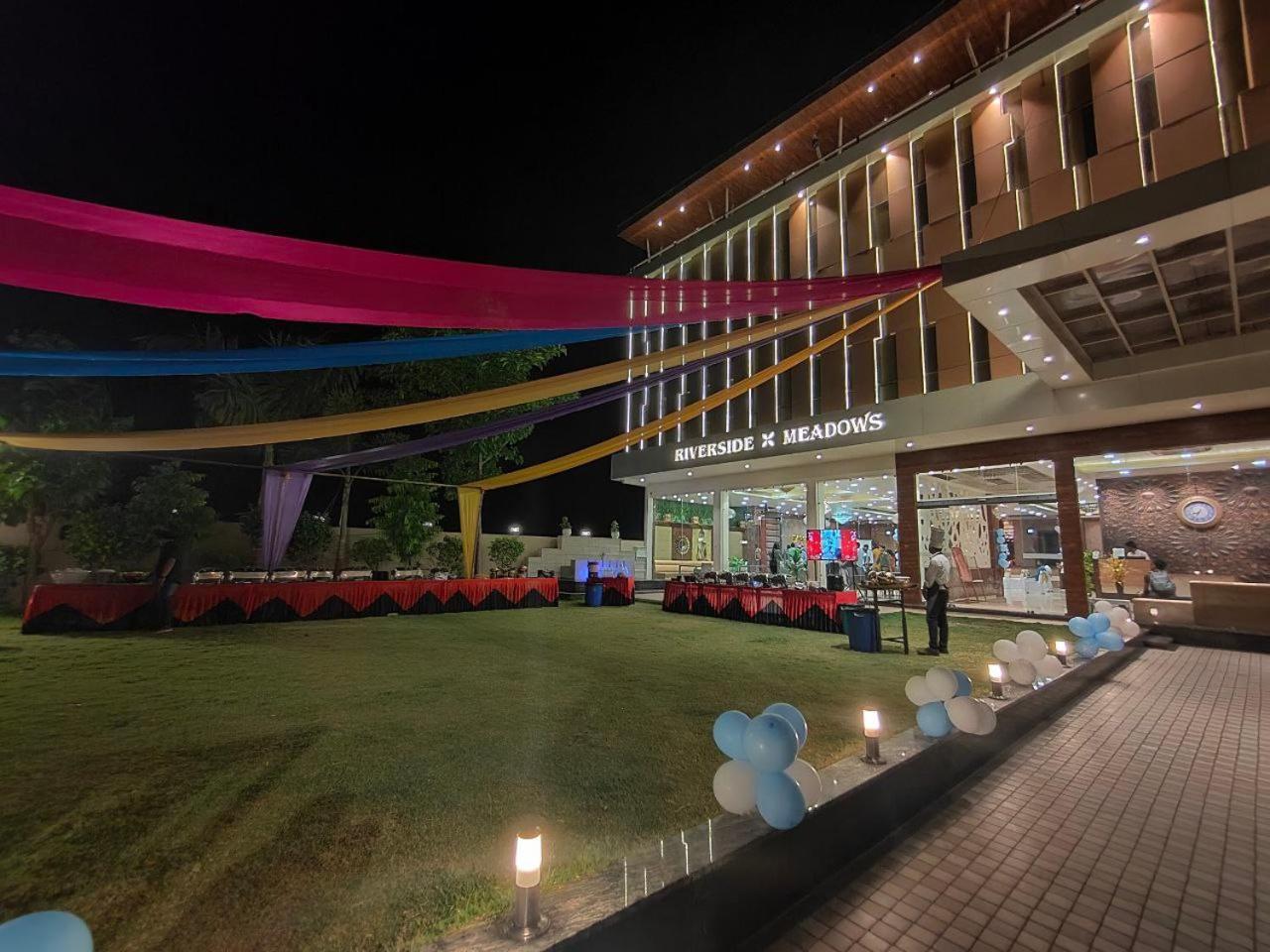 Riverside Meadows Hotel Vidisha Exterior photo