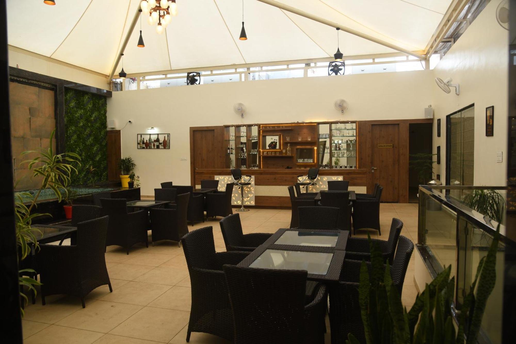 Riverside Meadows Hotel Vidisha Exterior photo